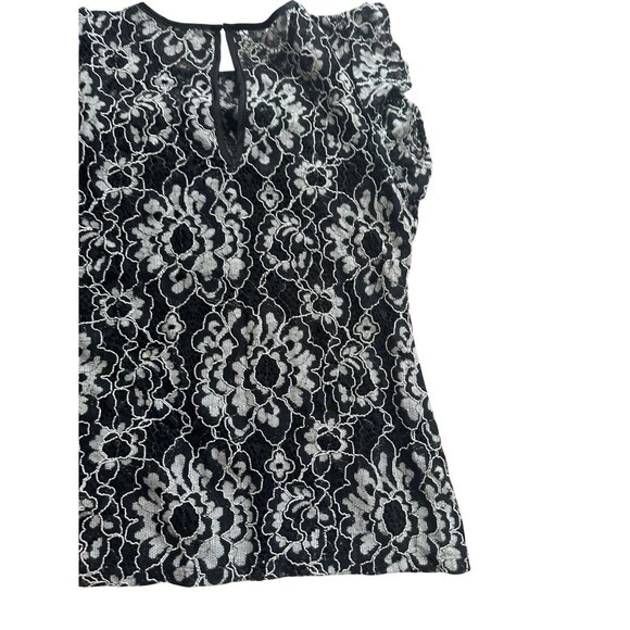 WHITE H0USE BLACK MARKET Lace Floral Ruffle Cap Sleeve Top Size 0 - Picture 2 of 7